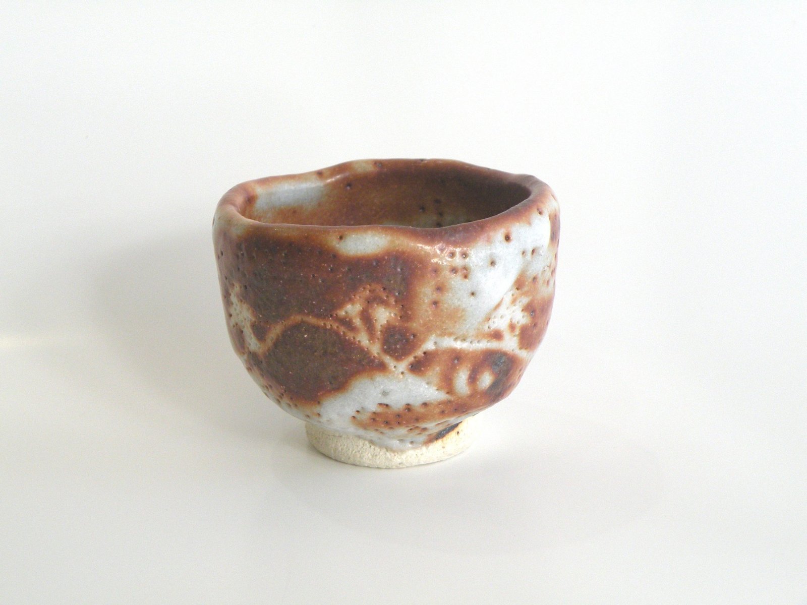 美濃焼伝統工芸品協同組合 | 鼠志野ぐい呑 木箱