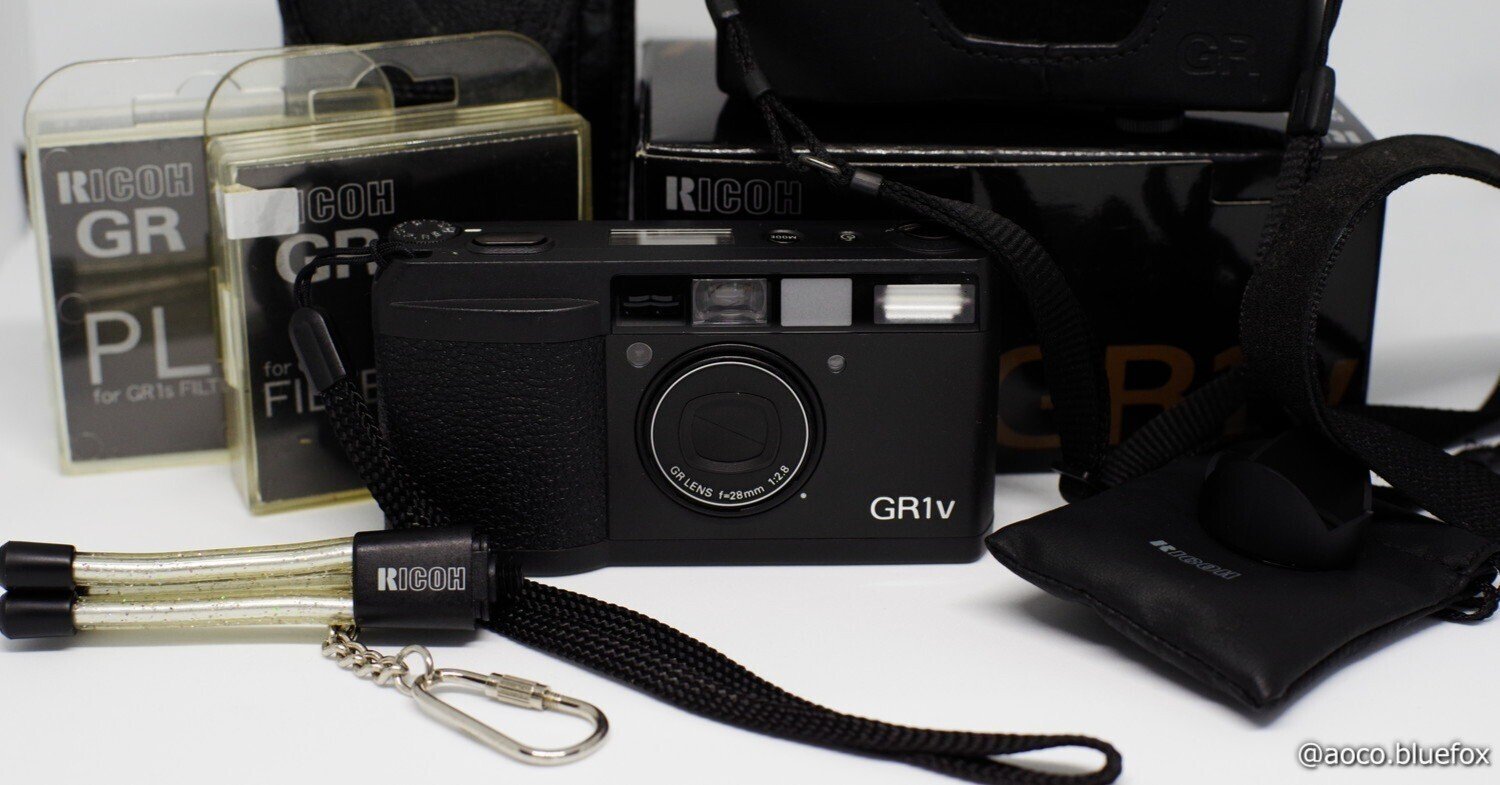 フィルムカメラに思いを馳せて その8:RICOH GR1v｜青狐