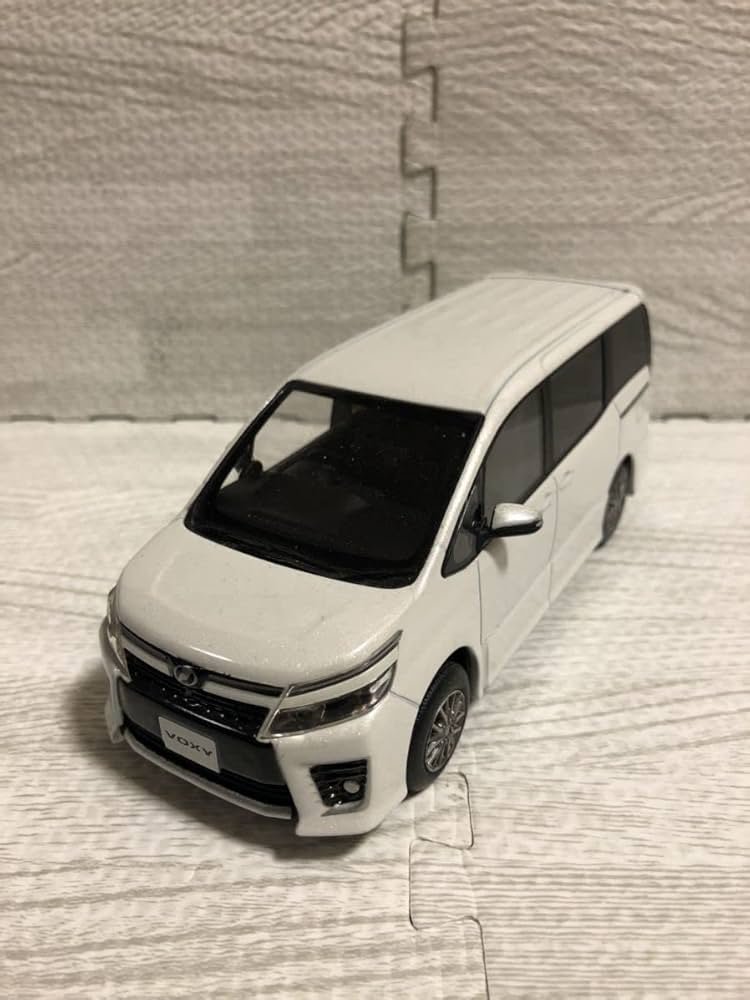 Amazon | 1/30 トヨタ 新型ヴォクシー ハイブリッド ZS VOXY 前期