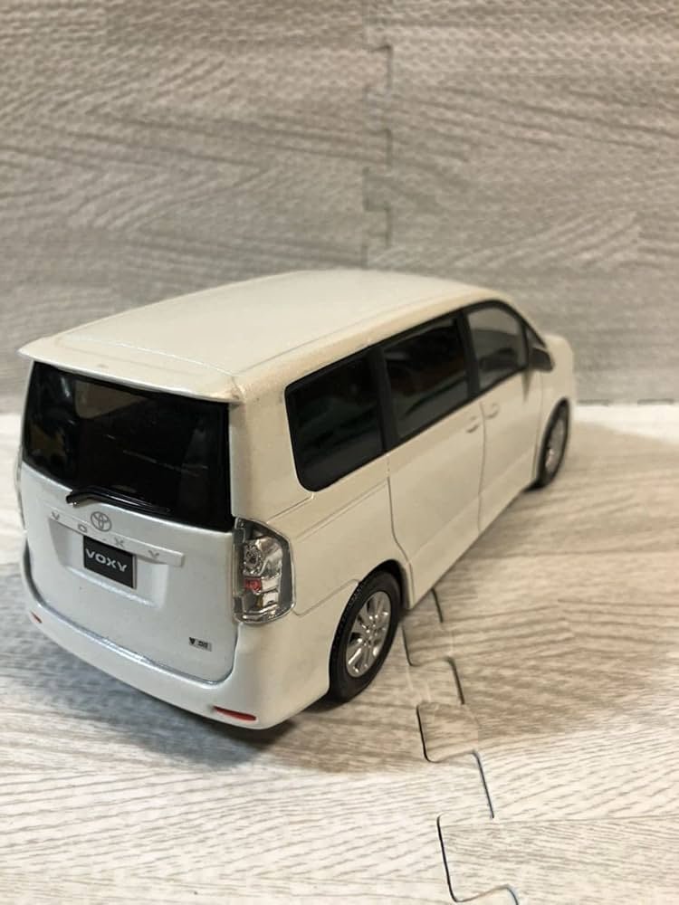 Amazon | 1/24 トヨタ 旧型ヴォクシー VOXY 後期 非売品 カラー